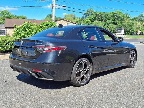 Used 2024 Alfa Romeo Giulia Veloce image 3