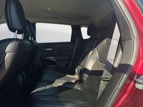 Used 2019 Jeep Cherokee Latitude Plus image 13