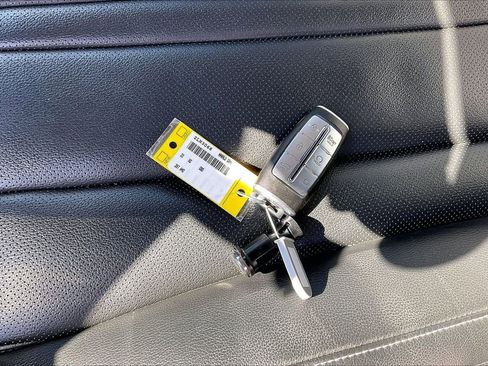 Used 2023 Genesis G80 2.5T image 33