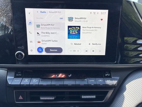 Used 2025 Toyota Camry SE image 14