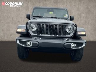 New 2026 Jeep Gladiator Sport video 2