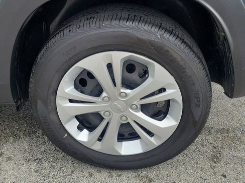 Used 2025 Chevrolet Trax LS FWD image 9