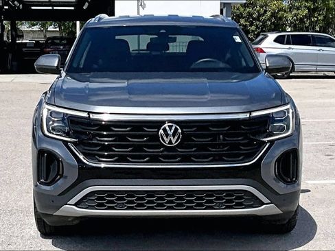 Certified 2025 Volkswagen Atlas Cross Sport SE FWD image 10