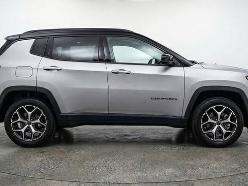 Used 2025 Jeep Compass Limited image 8