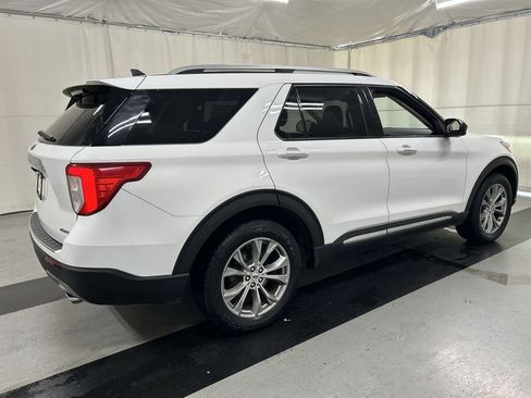 Used 2022 Ford Explorer Limited AWD/4WD image 2