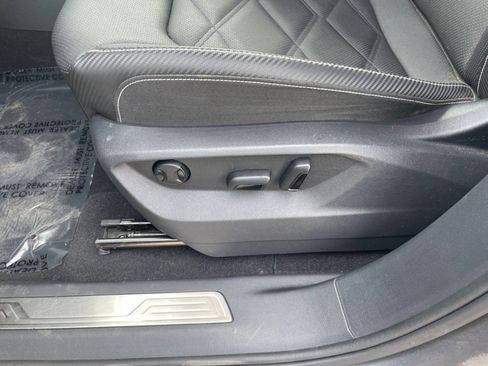 Used 2025 Volkswagen Atlas Cross Sport SE image 22