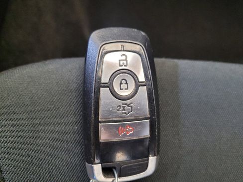 Used 2020 Ford Fusion SE image 32