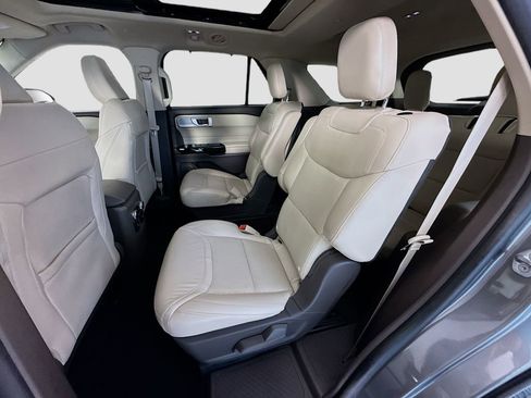 Used 2023 Ford Explorer Platinum RWD image 22