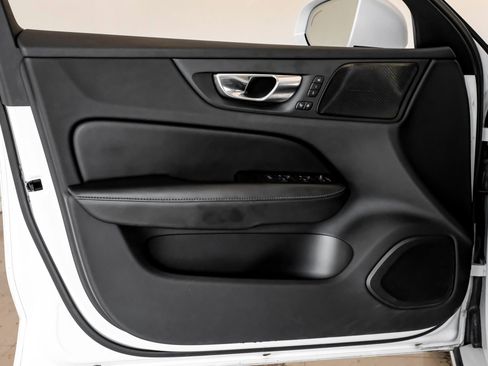 Used 2020 Volvo S60 T5 Momentum image 37