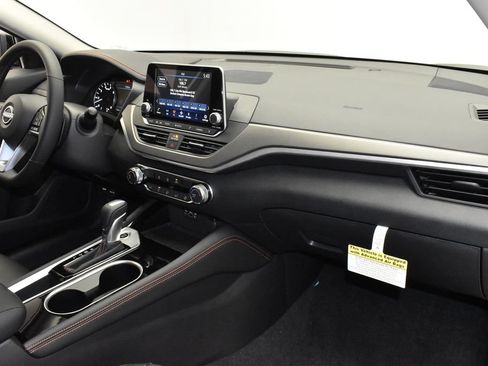 Used 2025 Nissan Altima 2.5 SR FWD image 26