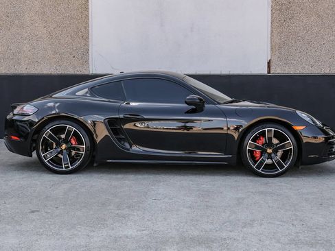 Used 2019 Porsche 718 Cayman S RWD image 6