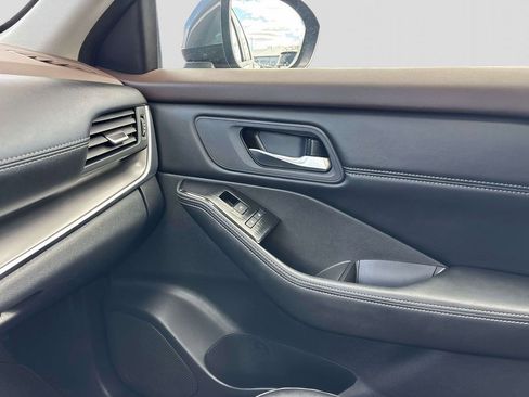 Used 2023 Nissan Rogue SV w/ SV Premium B Package image 17