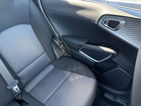 Used 2025 Kia Soul LX w/ LX Technology Package FWD image 35