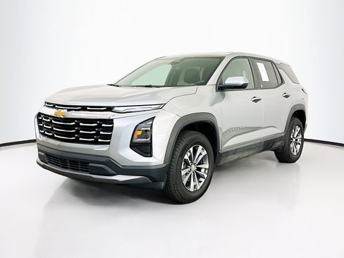 Used 2025 Chevrolet Equinox LT image 3