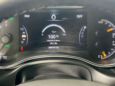 Used 2022 Jeep Grand Cherokee Limited image 11