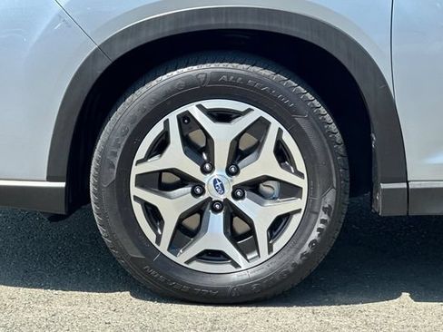 Used 2023 Subaru Forester Premium AWD/4WD image 31