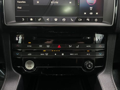 Used 2019 Jaguar F-PACE Prestige image 25