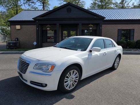 Used 2013 Chrysler 300 AWD w/ Driver Convenience Group image 2