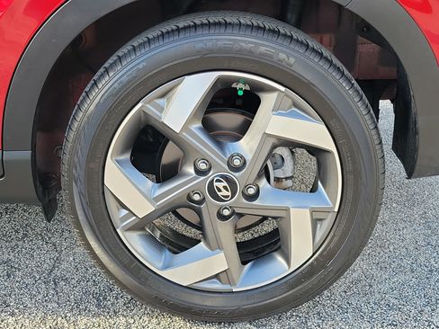 Used 2025 Hyundai Venue SEL FWD image 9