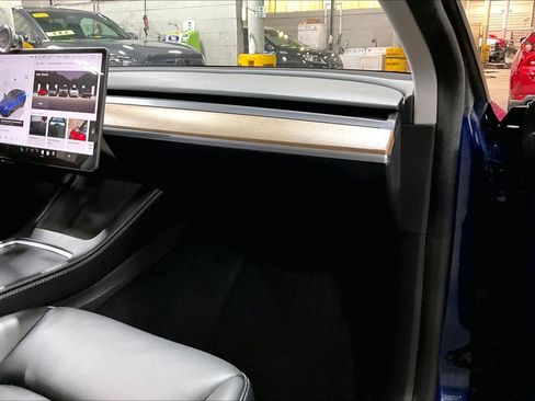 Used 2024 Tesla Model Y Long Range image 18