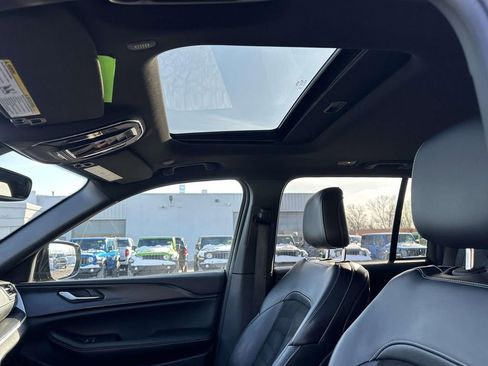 Used 2024 Jeep Grand Cherokee Altitude image 19