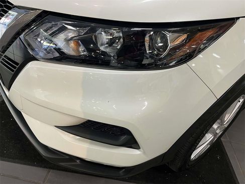 Used 2022 Nissan Rogue Sport SV w/ Technology Package image 9