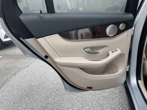 Used 2019 Mercedes-Benz GLC 300 image 39