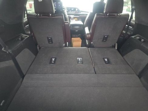 Used 2021 Cadillac Escalade Sport Platinum image 12