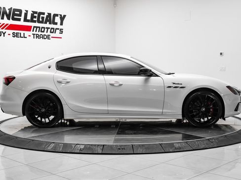 Used 2023 Maserati Ghibli Modena RWD image 11