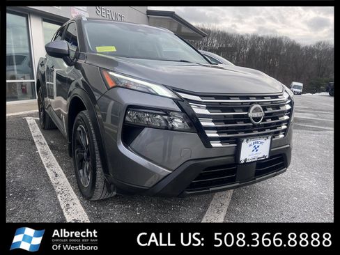 Used 2024 Nissan Rogue SV w/ SV Premium Package image 7