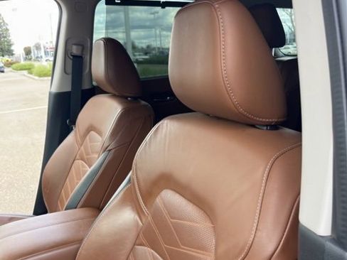 Used 2022 Nissan Pathfinder Platinum w/ Cargo Package image 12