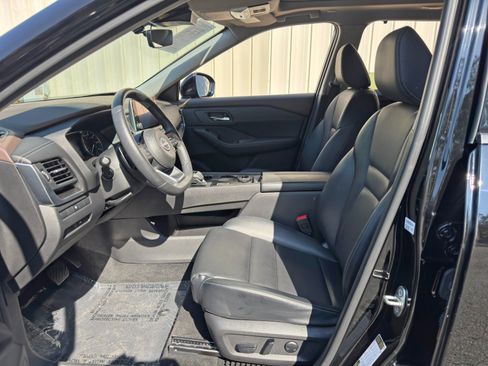 Used 2023 Nissan Rogue SV w/ SV Premium B Package AWD/4WD image 17