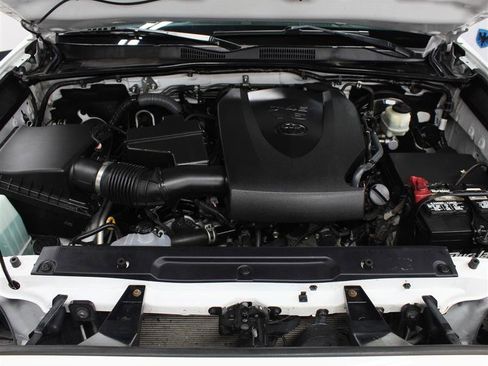 Used 2016 Toyota Tacoma TRD Sport image 19