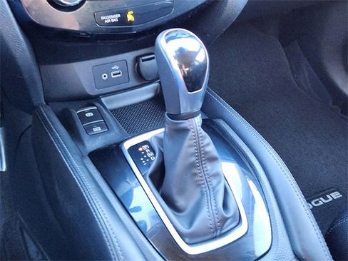 Used 2020 Nissan Rogue SL w/ Premium Package image 22