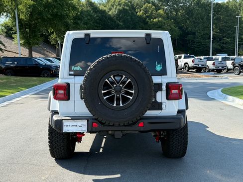 Used 2025 Jeep Wrangler Unlimited Rubicon AWD/4WD image 4