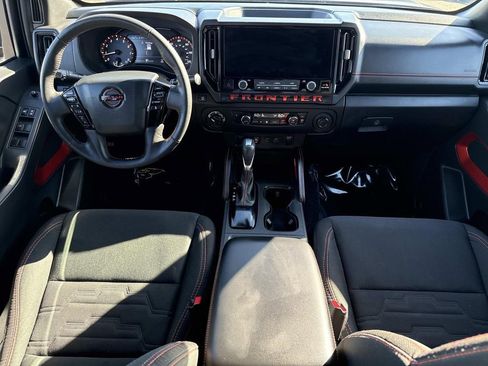 Used 2025 Nissan Frontier PRO-4X image 17