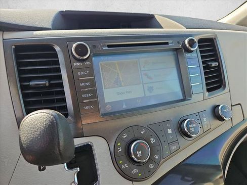 Used 2011 Toyota Sienna FWD image 13