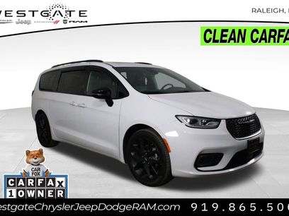 Used 2024 Chrysler Pacifica Touring-L w/ S Appearance Package