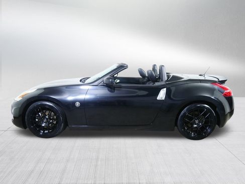 Used 2014 Nissan 370Z Roadster image 4