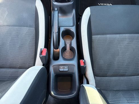 Used 2022 Nissan Versa SV image 15