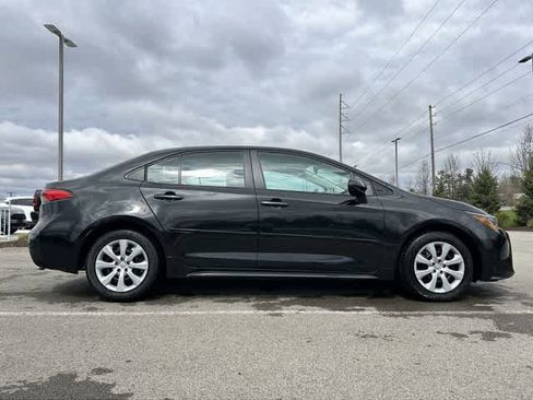 Used 2020 Toyota Corolla LE image 3