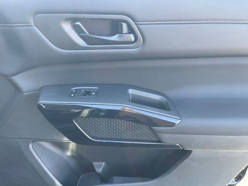 New 2025 Nissan Pathfinder SV w/ Black Appearance Package image 17