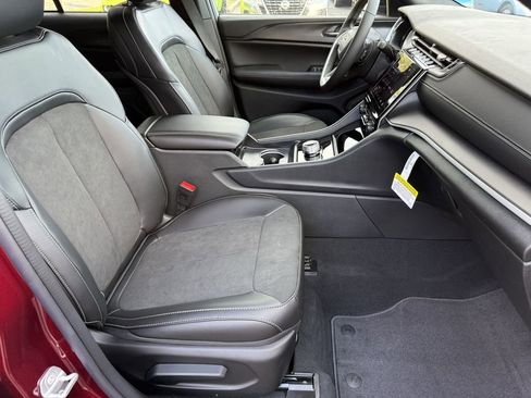 New 2025 Jeep Grand Cherokee Altitude image 42