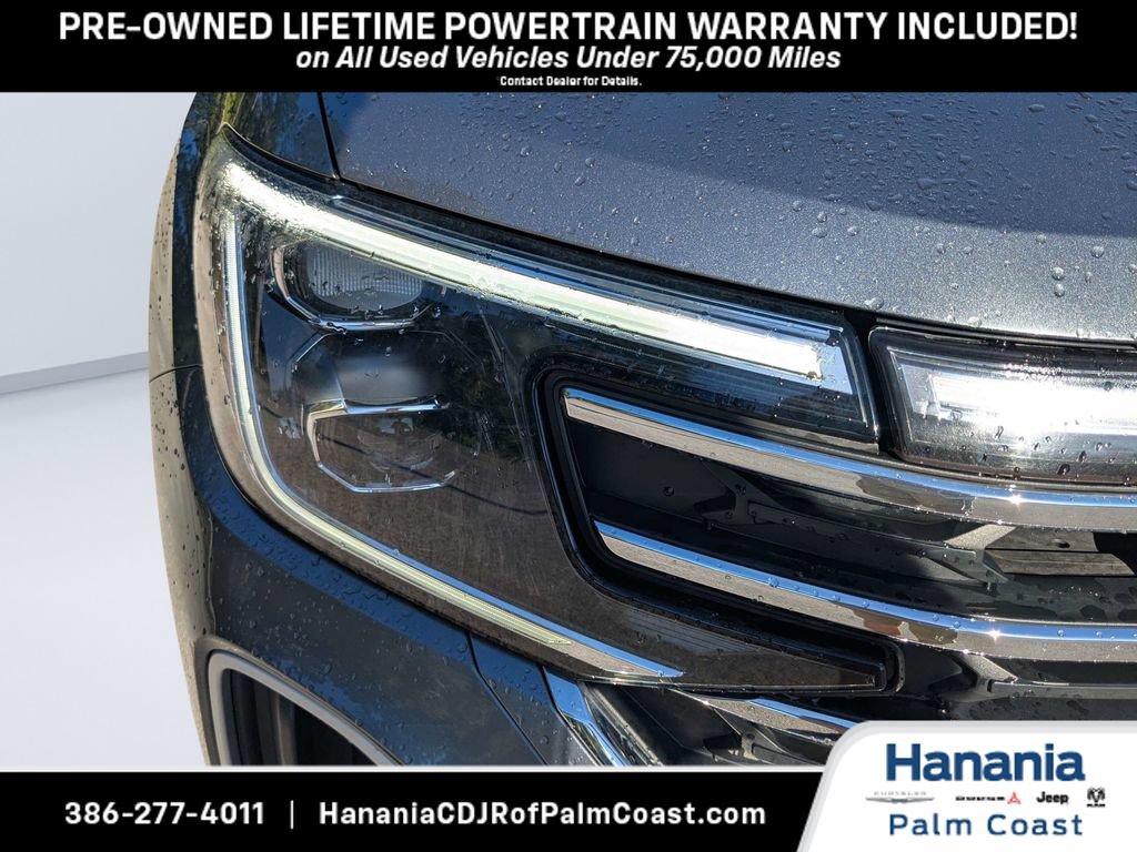 Used 2025 Volkswagen Atlas SE AWD/4WD image 9