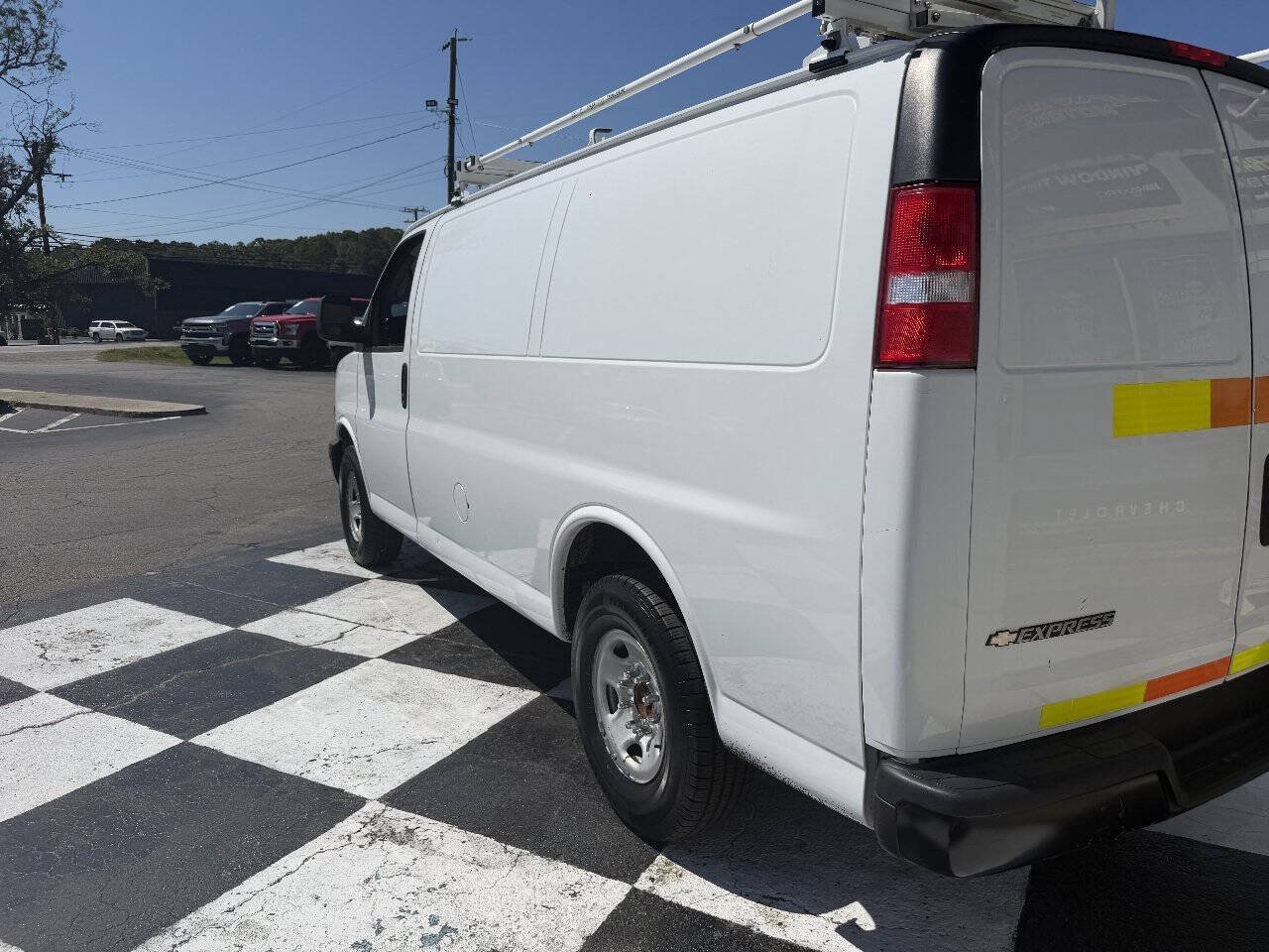 Used 2019 Chevrolet Express 2500 w/ Driver Convenience Package RWD image 7