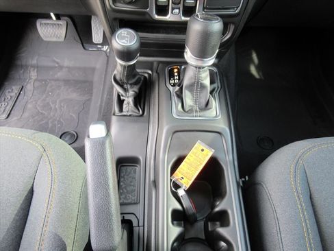 New 2025 Jeep Gladiator Sport image 21