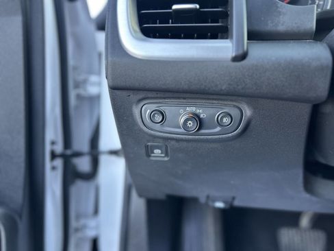 Used 2020 GMC Terrain SLT image 12