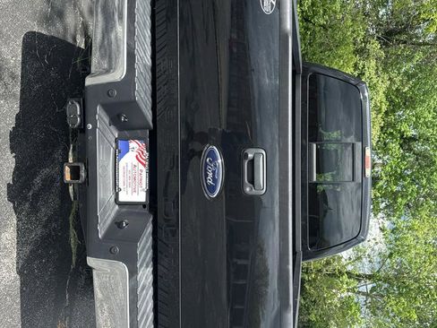 Used 2011 Ford F250 Lariat w/ Lariat Interior Pkg image 3