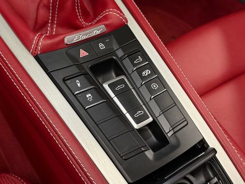 Certified 2022 Porsche 718 Boxster RWD image 26