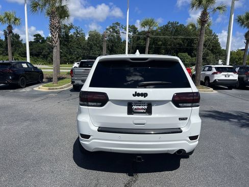 Used 2018 Jeep Grand Cherokee Altitude RWD image 9